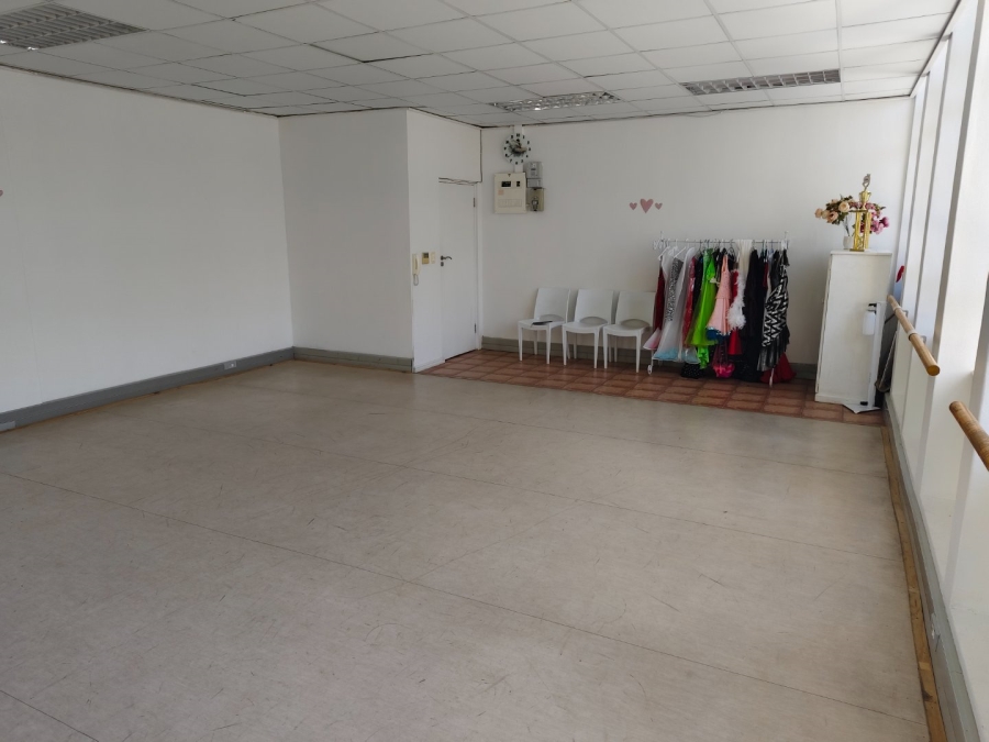 Commercial Property for Sale in Lemoenkloof Western Cape